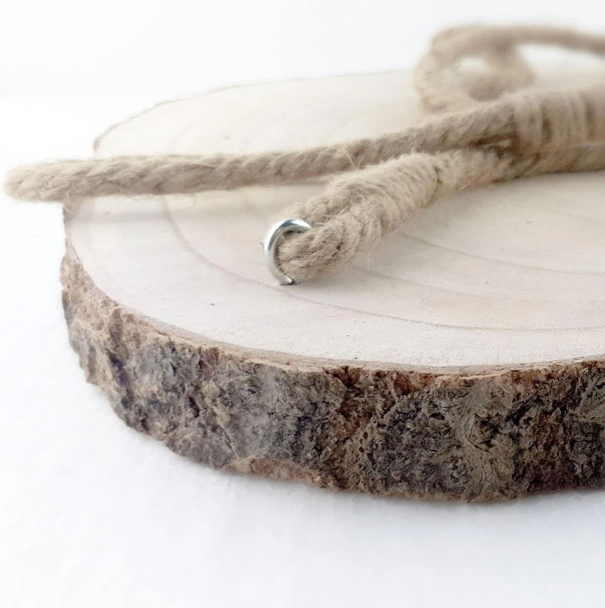 Merkloos Plantenhanger Boomstam Schijf | 30-35cm | Handgemaakt | Planten-houder / Hang-plant | Planten Accessoires | Decoratie Houten Hang Plank | 9 Merkloos Plantenhanger Boomstam Schijf | 30-35cm | Handgemaakt | Planten-houder / Hang-plant | Planten Accessoires | Decoratie Houten Hang Plank | - Afbeelding 7