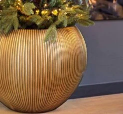 Capi Europe - Vaas Bol Groove XL - 63x51 - Goud - Bloempot Voor Binnen - Opening ⌀42 - GVGB271 -Tuinverzorgings Winkel 1200x1110
