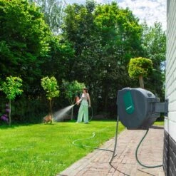 VONROC Automatische Slanghaspel – Incl. 25m Tuinslang, Aansluitslang, Spuitstuk, Koppelingen & Kraanaansluiting -Tuinverzorgings Winkel 1200x1200 557