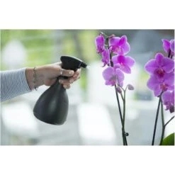 Merkloos Zwarte Plantenspuit 700 Ml - Tuinbenodigdheden - Waterverstuiver - Plantensproeiers/plantenspuiten -Tuinverzorgings Winkel 1200x1200 559