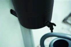 Elho Green Basics Rain Catcher 33 - Regenton Voor Balkonbuiten - Ø 33.5 X H 73.5 Cm - Zwart/Living Black -Tuinverzorgings Winkel 1200x800 119