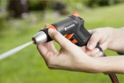 GARDENA - Premium Reinigingssproeier Spuitpistool - Metaal - Voor Reiniging En Bewatering -Tuinverzorgings Winkel 1200x801 5