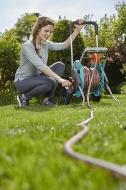 GARDENA - AquaRoll M CleverRoll Easy Slangenwagen - Maximaal 60 Meter - Inklapbare Zwengel -Tuinverzorgings Winkel 799x1200 19