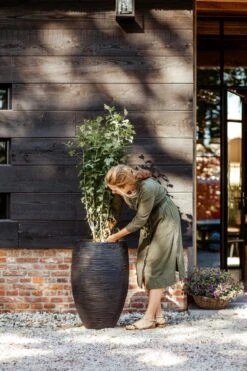 Capi Europe - Vaas Elegant Deluxe Rib NL - 45x72 - Zwart - Voor Binnen En Buiten - KBLR1138 -Tuinverzorgings Winkel 800x1200 121