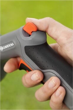 GARDENA - Comfort Reinigingsbroes - Spuitpistool - Traploos Instelbaar -Tuinverzorgings Winkel 800x1200 51