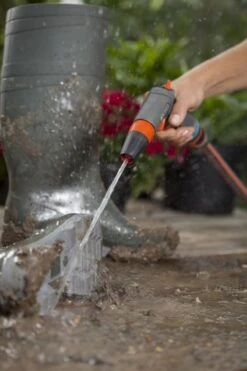 GARDENA - Comfort Reinigingsbroes - Spuitpistool - Traploos Instelbaar -Tuinverzorgings Winkel 800x1200 52