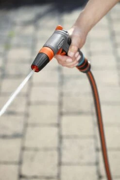 GARDENA - Comfort Reinigingsbroes - Spuitpistool - Traploos Instelbaar -Tuinverzorgings Winkel 800x1200 54