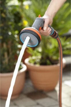 GARDENA - Comfort Broeskop - 5 Straalsoorten - Grijs -Tuinverzorgings Winkel 801x1200