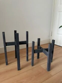 Plantenstandaard Binnen - Set Van 2 - Diameter Tot 24 Cm - Plantenkruk - Bloempotten Voor Binnen - Plantentafeltje Voor Binnen - Bloempot Standaard - Plantenstandaard - Hout - Mat Zwart/Donkergrijs -Tuinverzorgings Winkel 900x1200 41