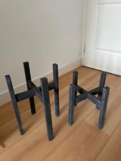 Plantenstandaard Binnen - Set Van 2 - Diameter Tot 24 Cm - Plantenkruk - Bloempotten Voor Binnen - Plantentafeltje Voor Binnen - Bloempot Standaard - Plantenstandaard - Hout - Mat Zwart/Donkergrijs -Tuinverzorgings Winkel 900x1200 42